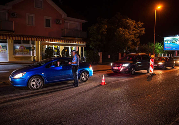 Bijeljina: Automobilom udario policajca pa pobjegao
