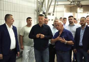 Nešić u posjeti mesnoj industriji "Globus": Vrijeme je da ulažemo u plodne oranice i kvalitetno meso