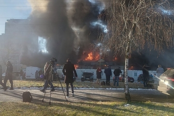 Požar u beogradskom tržnom centru: Čule se eksplozije, Kinezi spasavaju robu (VIDEO)