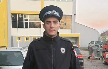 Poštenje na djelu: Bijeljinski policajac pronašao i vratio novčanik sa 900 maraka