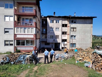 VATRA UGAŠENA Gorio krov 2 zgrade u Vlasenici, očekuje se uviđaj (FOTO)