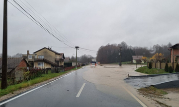 Na području Gradiške, Prijedora i Dubice povećana količina vode na kolovozima