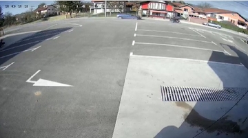 Stravična saobraćajka u Kotor Varošu, motociklista završio na UKC RS (VIDEO)