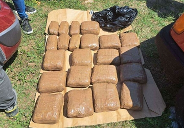 Detalji akcije: Oduzeto 27 KILOGRAMA MARIHUANE i "mercedes", UHAPŠENE 2 OSOBE