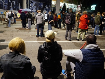 Četrnaesti dan blokade RTS-a: Studenti i građani ne odustaju