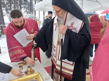 U krugu bijeljinske Bolnice osveštani temelji hrama Svetog Nektarija Eginskog
