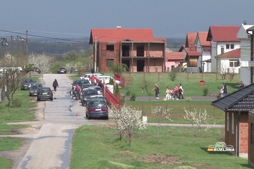 Iz naselja između Bijeljine i Zvornika se ne odlazi, već dolazi: Od rata izgrađeno 800 kuća, treba im fabrika (FOTO)