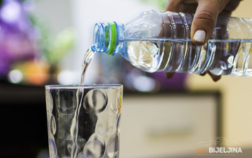 FANTASTIČNI SAVJETI ZA RAVAN STOMAK Voda je posebno važna iz nekoliko razloga