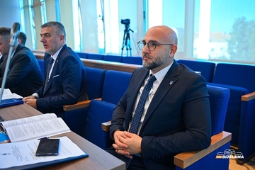 Tomić: Bijeljinski SNSD se krije iza manjih partija, to je jasan znak političkog pada