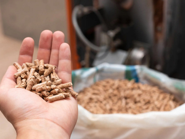 Pelet skuplji za više od 50 odsto: Građanima bez pomoći prijeti još jedna skupa grijna sezona