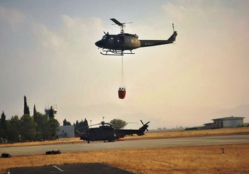 Helikopter Oružanih snaga BiH gasi požar kod Posušja