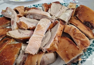 Masovno trovanje na slavi u Srbiji