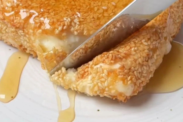 Hrskava feta sa susamom i medom: Grčki recept koji osvaja na prvi zalogaj