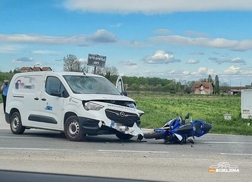 Udes kod Bijeljine, sudarili se motocikl i kedi (FOTO) 