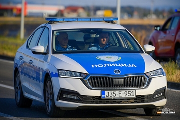 Hapšenje u Bijeljini: Suvozač tokom kontrole koristio bijeli prah, pa napao policiju