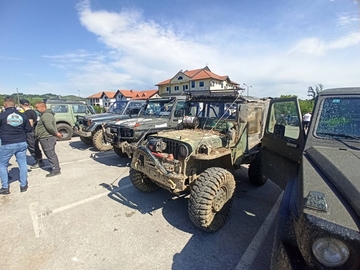 Džipijada "Mišo Blagojević" okupila vozače iz cijelog regiona: Reli kroz ekstremne staze i vozila iz 1962 /FOTO/
