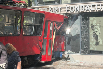 Haos na Dorćolu: Tramvaj udario u objekat (VIDEO)
