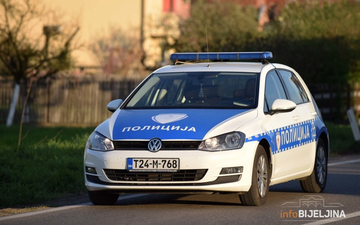 Detalji nezgode na putu Bijeljina - Zvornik: Vozač zadržan u bolnici (FOTO)