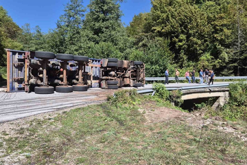 Prevrnuo se kamion na putu Foča-Gacko, poginuo vozač