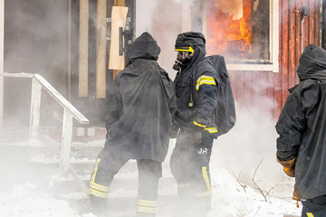 Drama u Zagrebu: Muškarac u bijegu od buktinje skočio kroz prozor