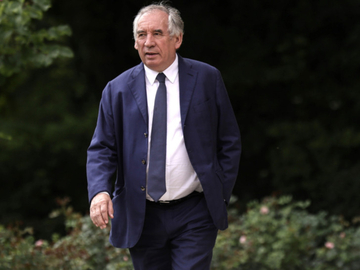 Politički potres u Francuskoj: Premijer Bajru podnio ostavku nakon poraza u Skupštini