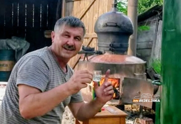 Dragan Đokić iz Gornje Trnove ispekao više od 100 kazana rakije: Šljiva "bacala" do 13 litara (FOTO)