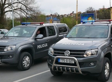 Drama u Tuzli: Roditelj u dvorištu škole fizički i verbalno napao učiteljicu