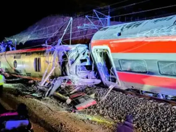 U nesreći u Španiji najmanje 39 mrtvih:Putnici razbijali prozore da bi se spasili (VIDEO)