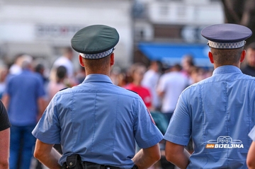 Kazna vozaču BMW-a: U centru Bijeljine PUCAO IZ SVADBENE KOLONE, intervenisala policija