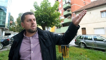 Duraković nakon 18 godina napušta Srebrenicu, a ovo poručuje iz automobila (VIDEO)