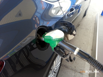 Našao ličnu kartu pa je založio za natočeno gorivo koje nije platio