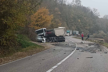 Teška nesreća kod Dervente: Poginula jedna osoba, obustavljen saobraćaj