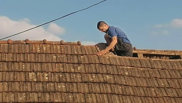SLIJEP POPRAVLJA I KROVOVE BEZ GREŠKE: Iako ne vidi na oba oka, majstor mnogih zanata