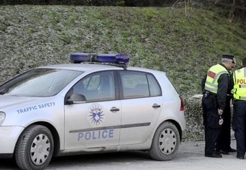 Muškarac noževima prijetio mališanima na Kosovu, hitno se oglasio Petar Petković (FOTO)