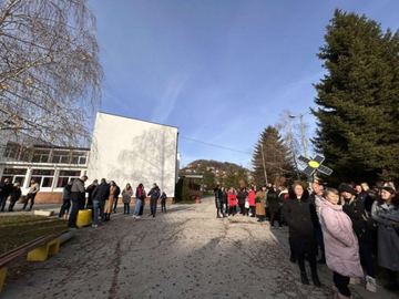 Slučaj vršnjačkog nasilja: Inspekcija u školi u Mrkonjić Gradu, okupili se roditelji učenika