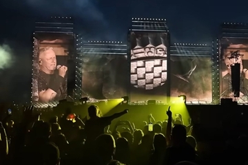 Koliko je bilo ljudi, Thompson uzviknuo: "Za dom", Hipodrom odgovorio: "Spremni"