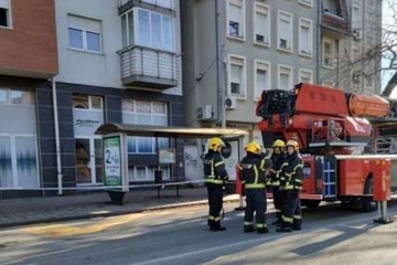 Poznati jutjuber prijeti da će skočiti sa terase, sve prenosi uživo na Tik Toku 