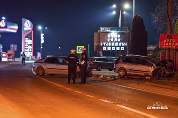 Direktan sudar kod Bijeljine: Povrijeđeni otac i dvoje djece (FOTO, VIDEO)