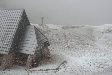 U Hrvatskoj, na planini Zavižan, jutros tri centimetra snijega