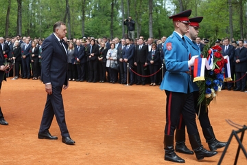 Položeni vijenci na grobnom polju "Topole"