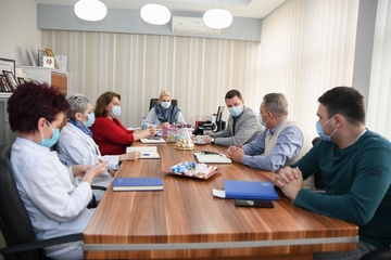 “HVALA VAM ŠTO NI ZA TRENUTAK NISTE POKLEKLI” Đurđević posjetio bijeljinski Dom zdravlja (FOTO)