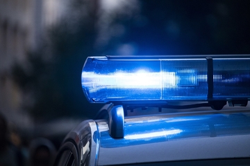 "Sumnjivo nizak" kombi odao vozača, postao predmet šale u policiji