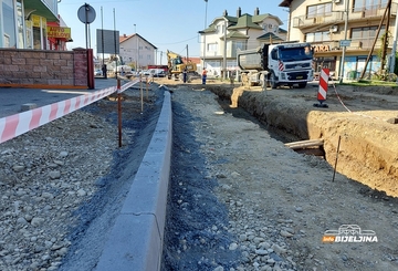 Obišli smo radove na prvoj fazi rekonstrukcije Ulice Stefana Dečanskog: Toplo vrijeme ubrzalo posao (FOTO)