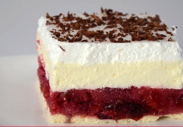 Recept za kolač sa višnjama koji se ne peče: Za 30 minuta dobijate kremastu poslasticu za svaku priliku