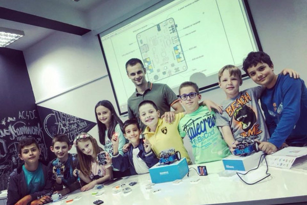 Najmlađi počeli sa programiranjem robota u okviru Tesla – Scratch škole