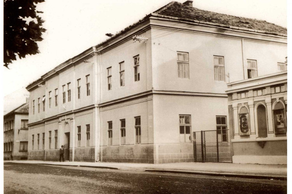 Prva stručna škola u Bijeljini i Učiteljska škola