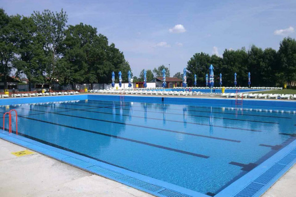 Bazeni u Dvorovima počinju sa radom u četvrtak, za sve maturante ulaz besplatan