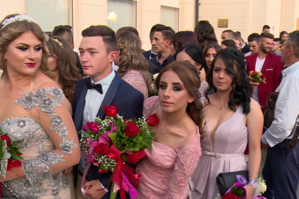 Defile maturanata centrom grada