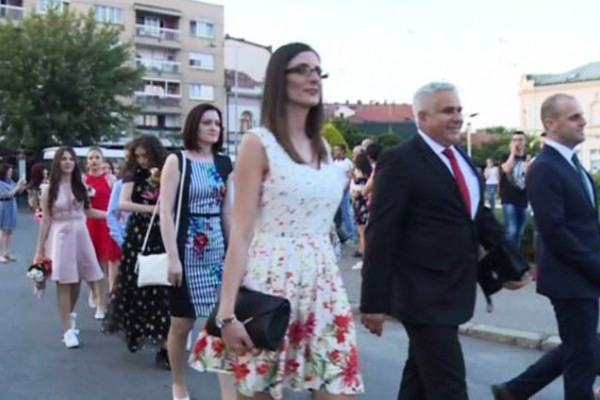 Bijeljina: Maturanti defilovali ulicama