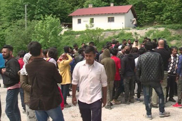 Migranti iz Beograda autobusima stižu do granice sa BiH